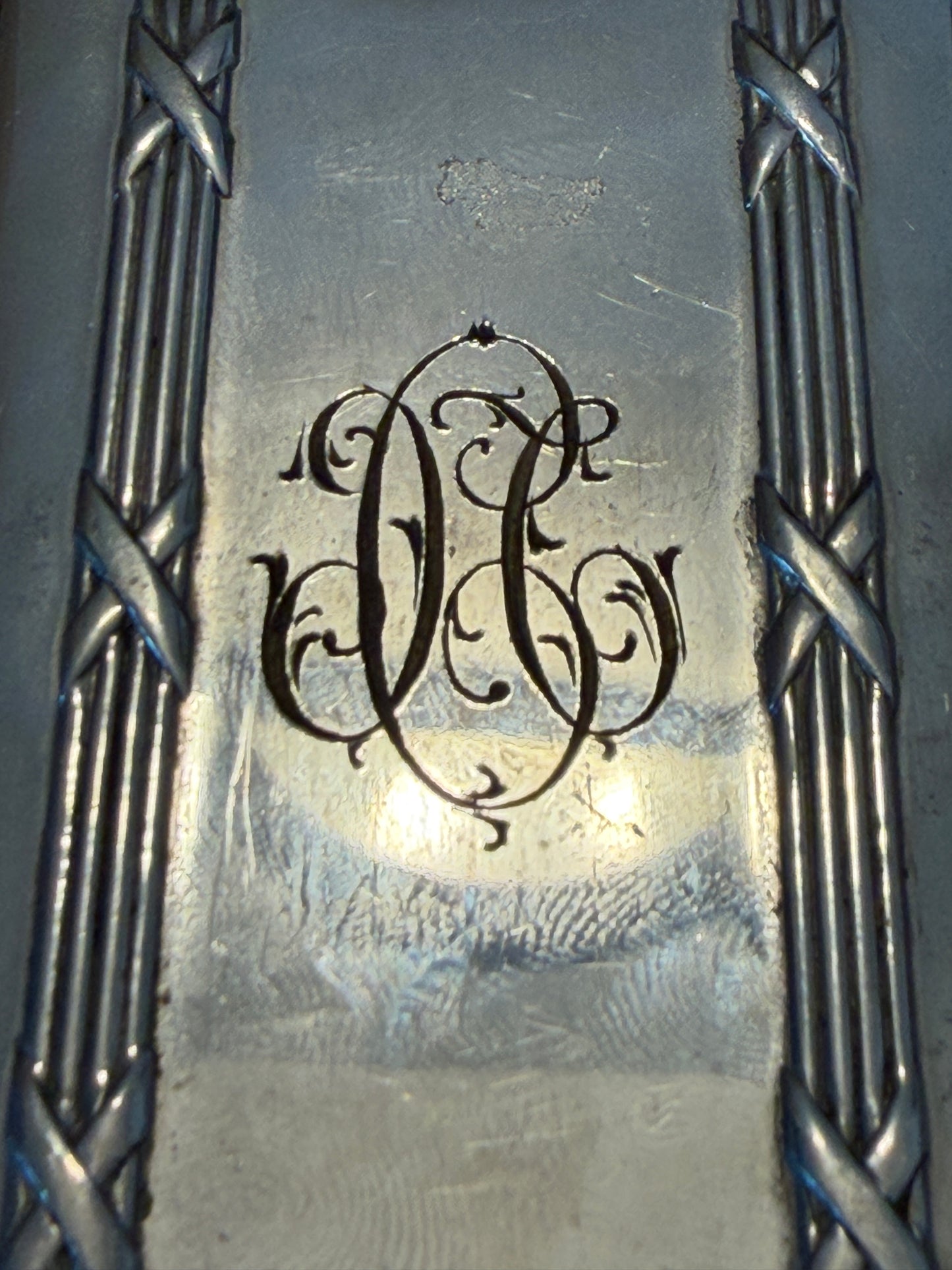 Antico contenitore per crema da barba in metallo argentato e vetro opalino, liberty anni ‘20