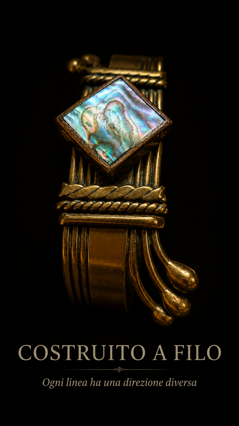 Stupendo bracciale in lega di rame e ottone con design modernista e cabochon quadrato di abalone madreperla