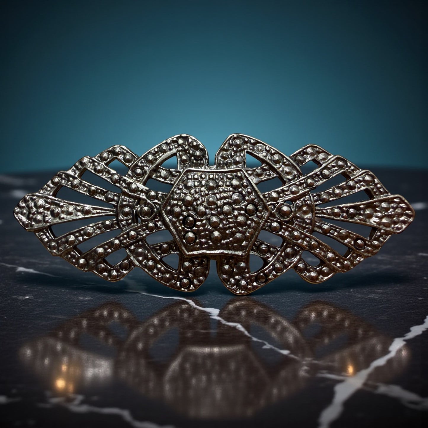 Spilla in stile cut steel anni ‘50 revival art déco