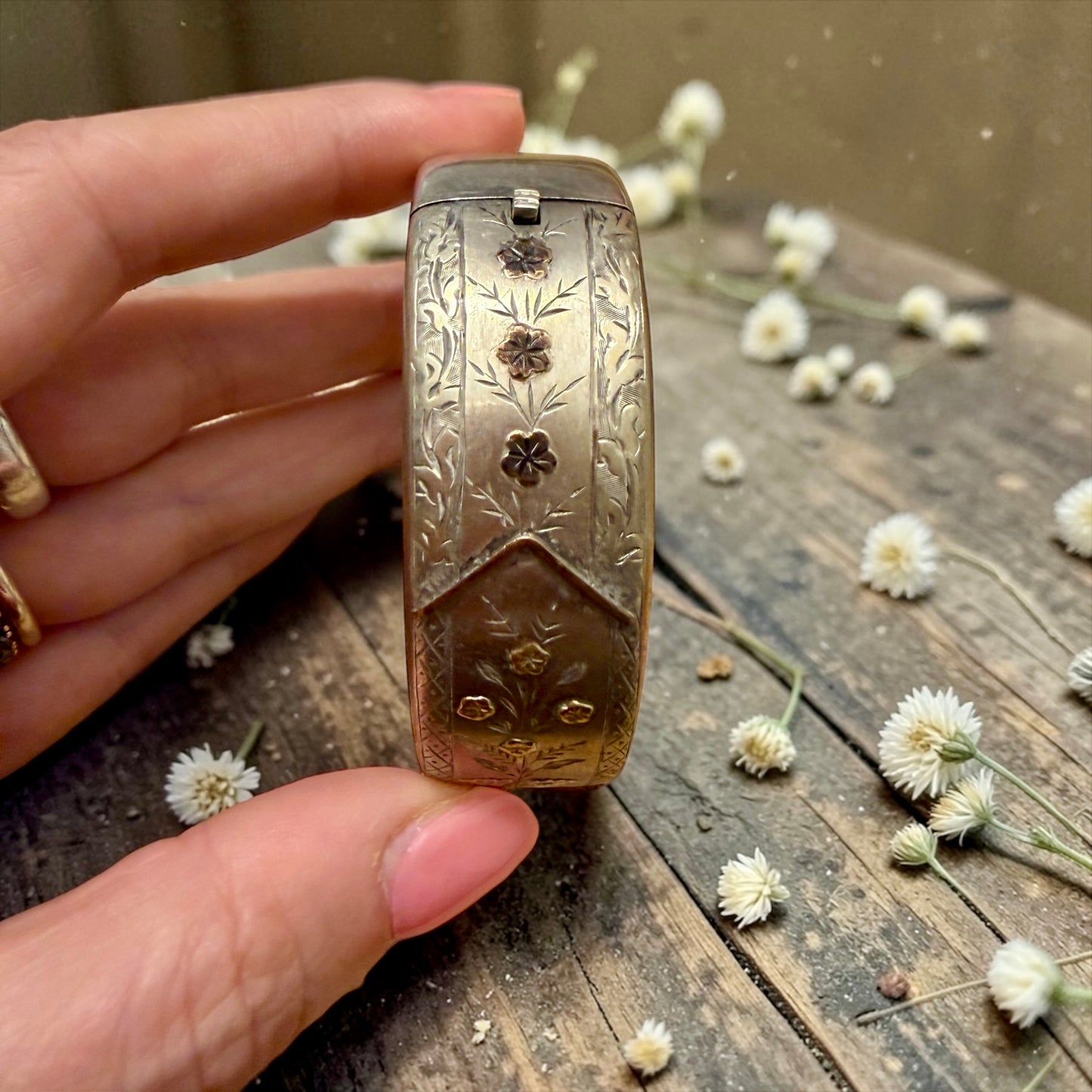 Bracciale in argento massiccio antico, fine ‘800 primo ‘900 con fiori placcati oro