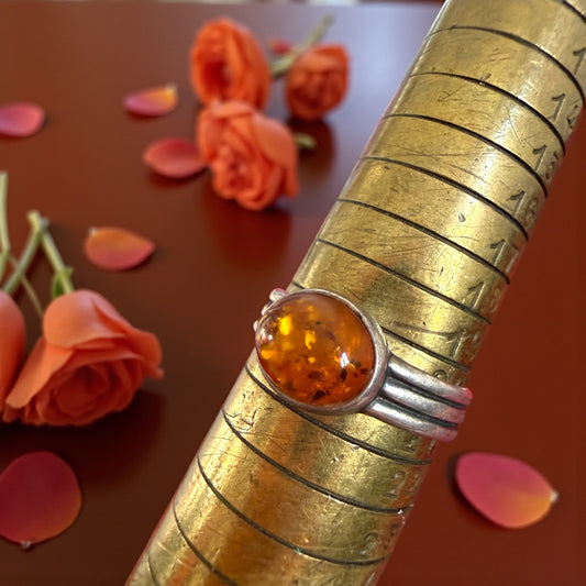 Anello in argento ed ambra baltica, ca anni 70-80