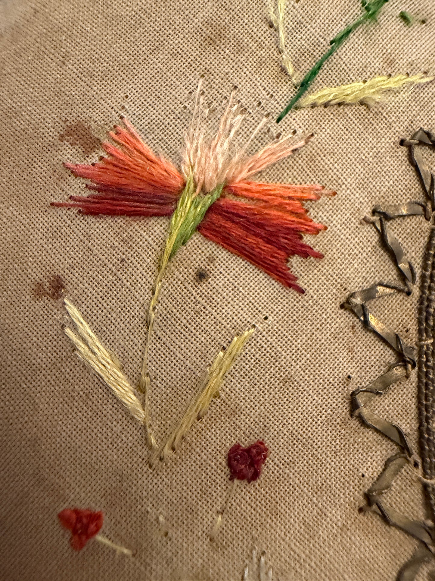 Ricordo funebre devozionale in tessuto ricamato a mano con dedica, fine ‘800