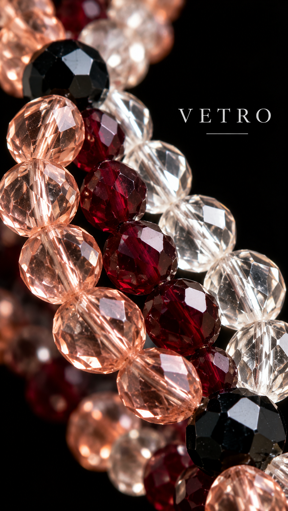 Collana architettonica a tre fili di perle di vetro sfaccettato rosa, rosso granato e trasparente