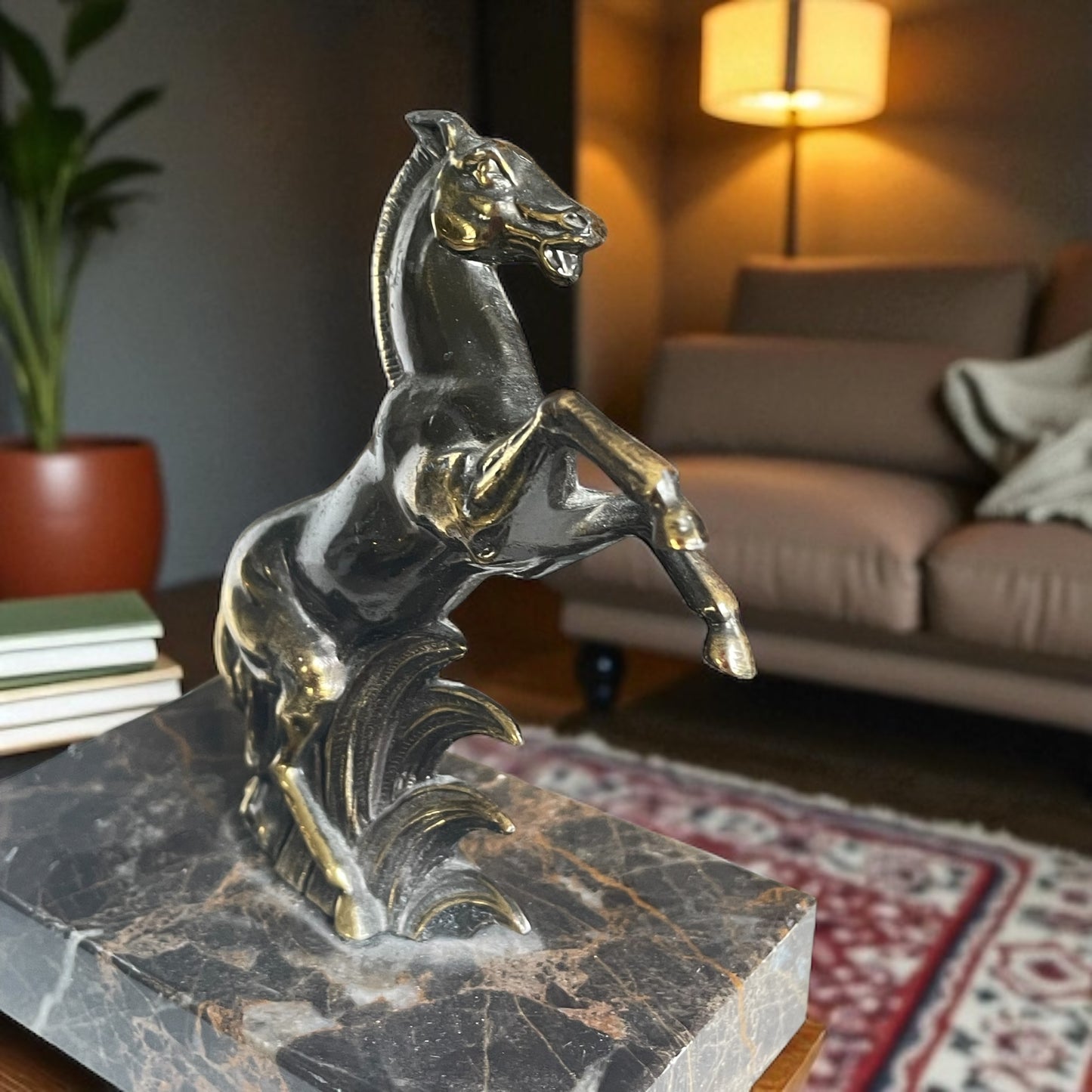 Statua fermacarte cavallino rampante su marmo, anni ‘40-‘50