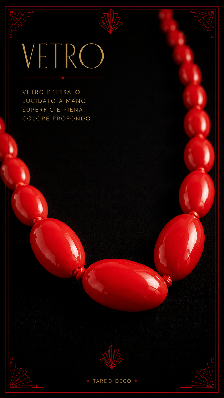 Splendido collier degradé con elementi fusiformi in vetro pressato rosso, tardo déco anni ‘40 annodata a mano