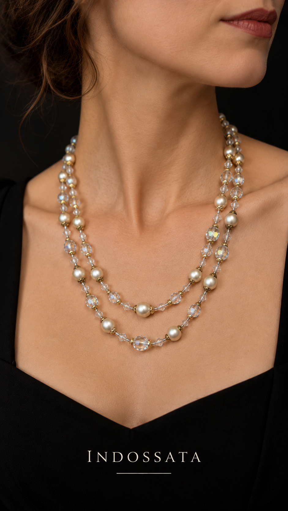 Collana gioiello a due fili con alternanza di perle e elementi in vetro sfaccettato Aurora Borealis
