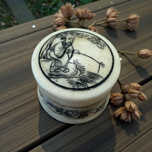 Piccolo contenitore in osso inciso da scrittoio per ceralacca, ‘800, chinoiserie