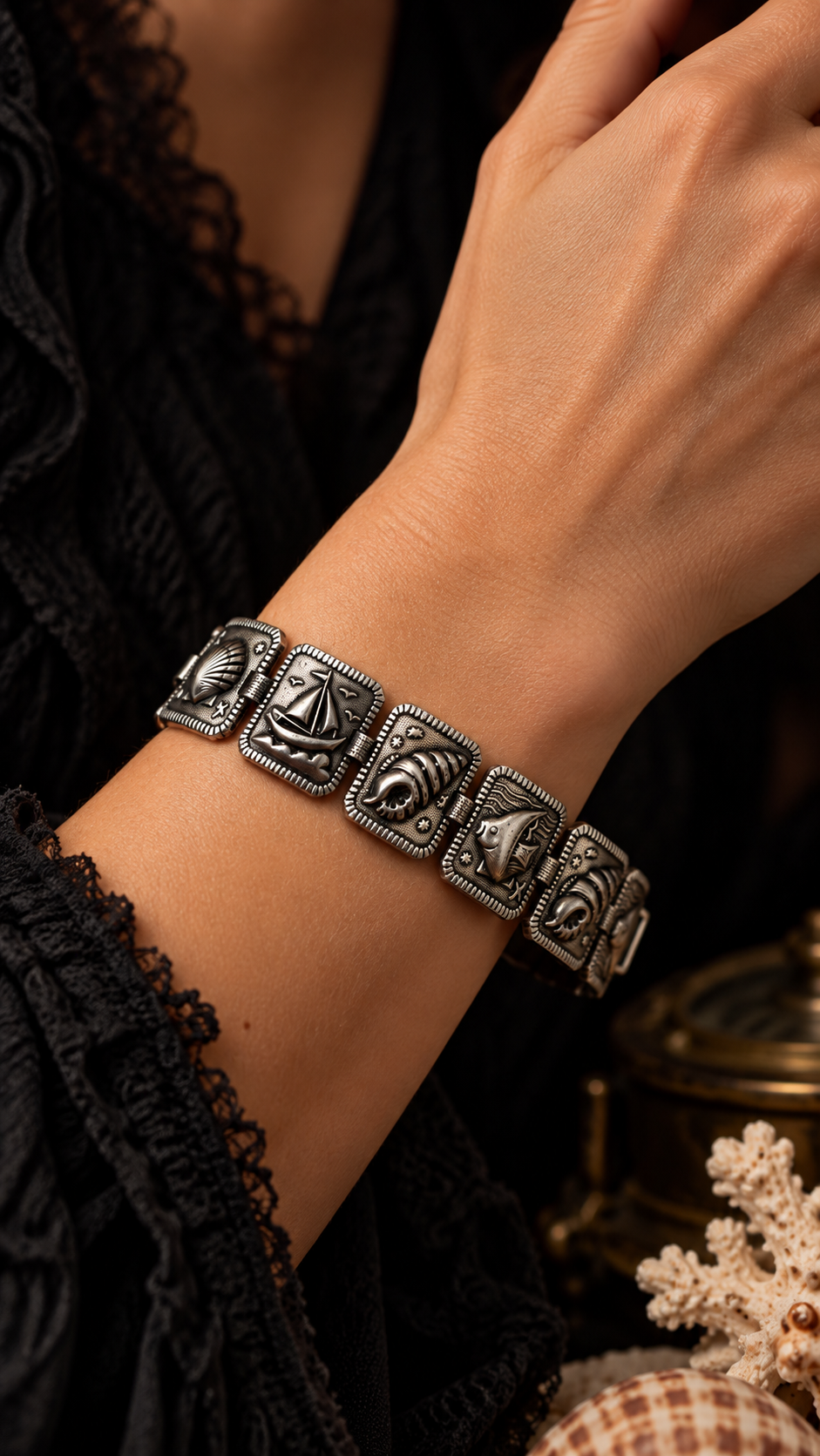 Bracciale placcato argento francese anni ‘60 con decorazioni a tema marino