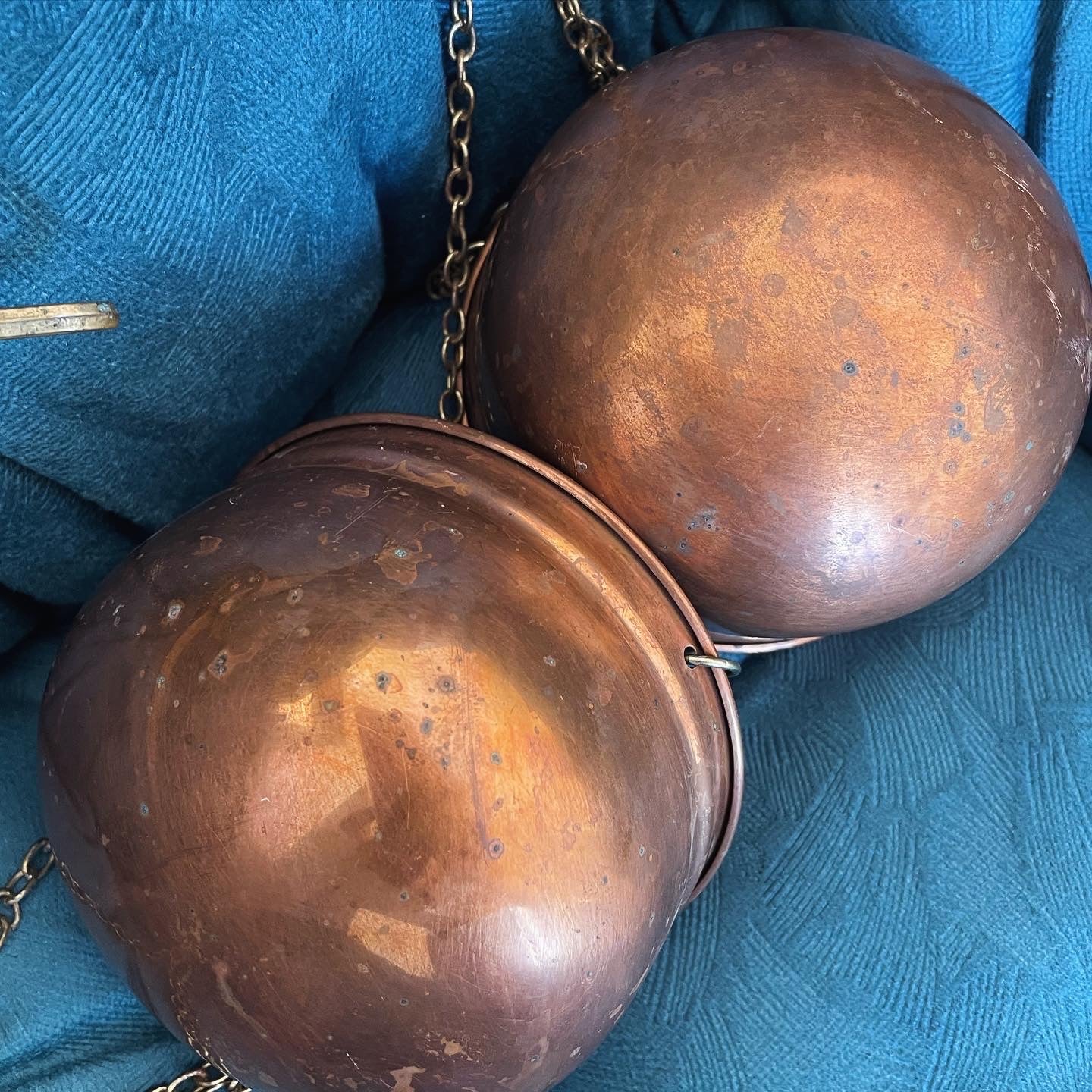 Two-bowl copper scale