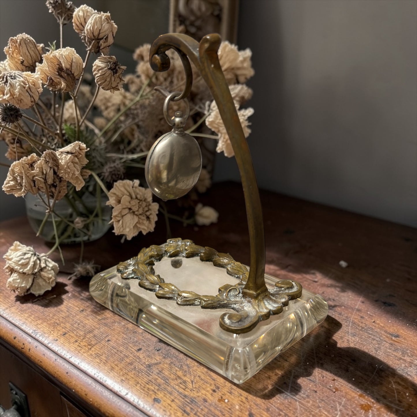 Antico porte-montre, porta orologio liberty in vetro molato e ottone, anni ‘10-‘20