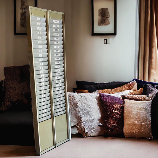 Coppia schedari porta cartellini, anni ‘60-‘70, arredo industrial design.