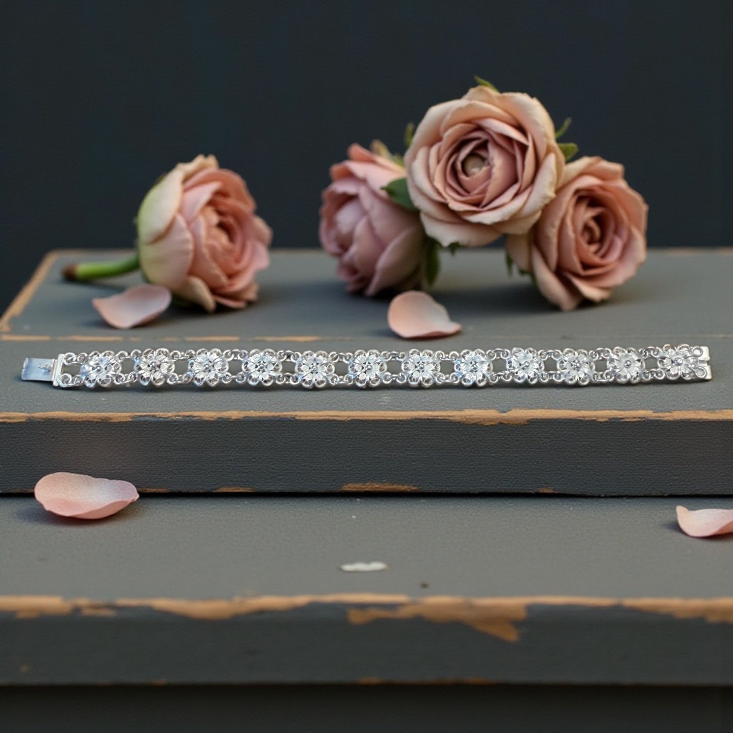 Bracciale anni ‘60 filigrana in argento 800 ad elementi floreali