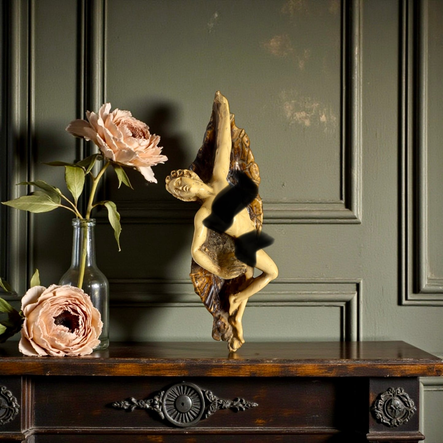 Scultura tardo Déco nudo di donna su roccia