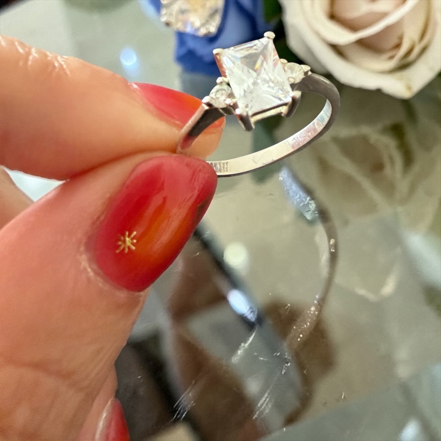 Anello trilogy in argento con zirconia cubica e taglio princess, fine ‘900