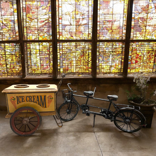 Giochi d’epoca, anni ‘40-‘50, carretto gelati e bicicletta tandem