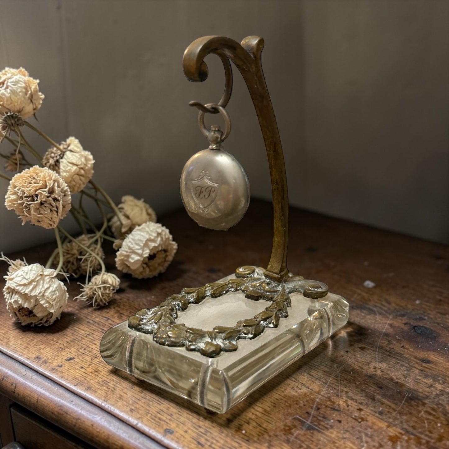 Antico porte-montre, porta orologio liberty in vetro molato e ottone, anni ‘10-‘20