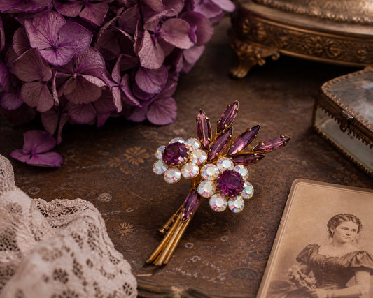 Spilla a bouquet floreale belga con Aurora Borealis in confezione originale d’epoca