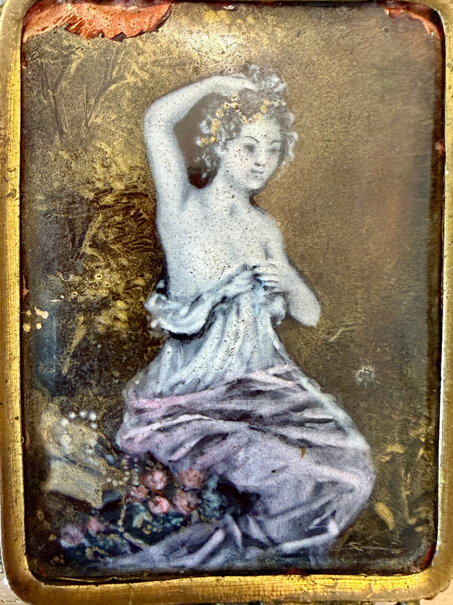 Antico specchio da mano con smalto su rame a tergo, proto liberty ca 1890