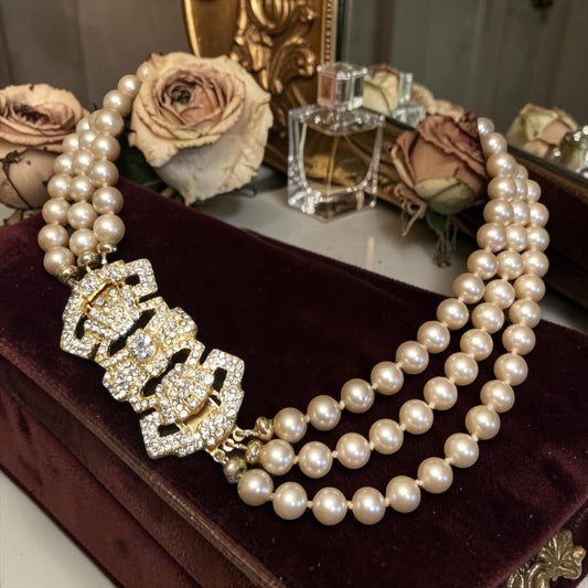 Collana di perle a 3 fili art déco americana con grande chiusura gioiello bagno oro e cristalli taglio diamante