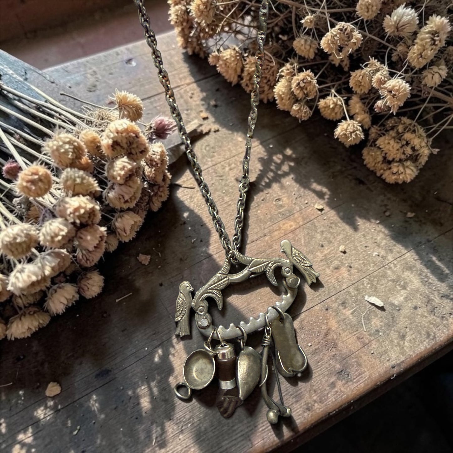 Penca de balangandã con catena, mano figa e birimbau