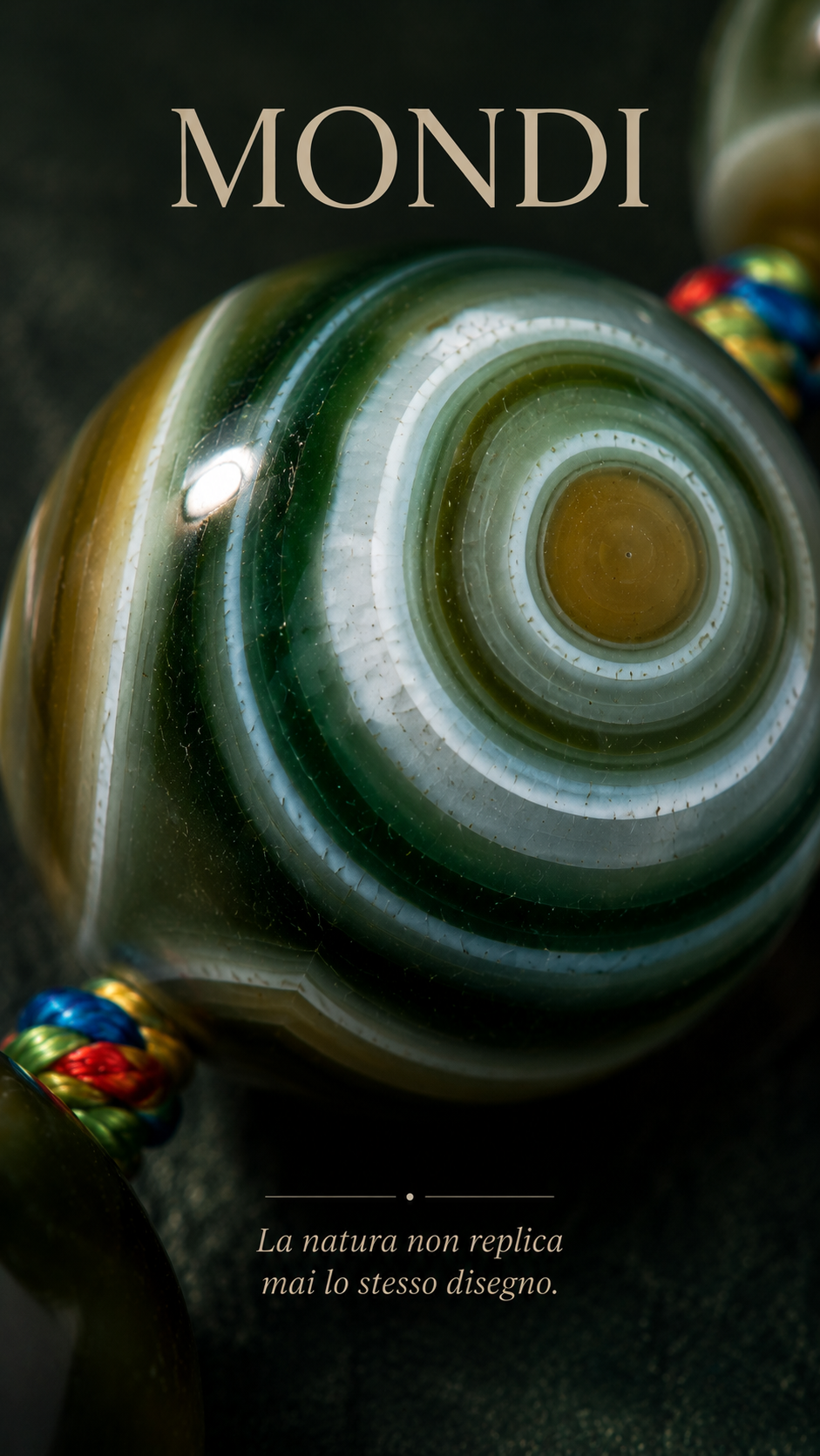 Importante collana in perle di varietà di agate verdi infilate ed annodate a mano, gioiello contemporaneo