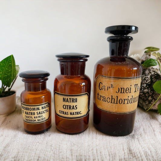 3 ancient pharmacy jars