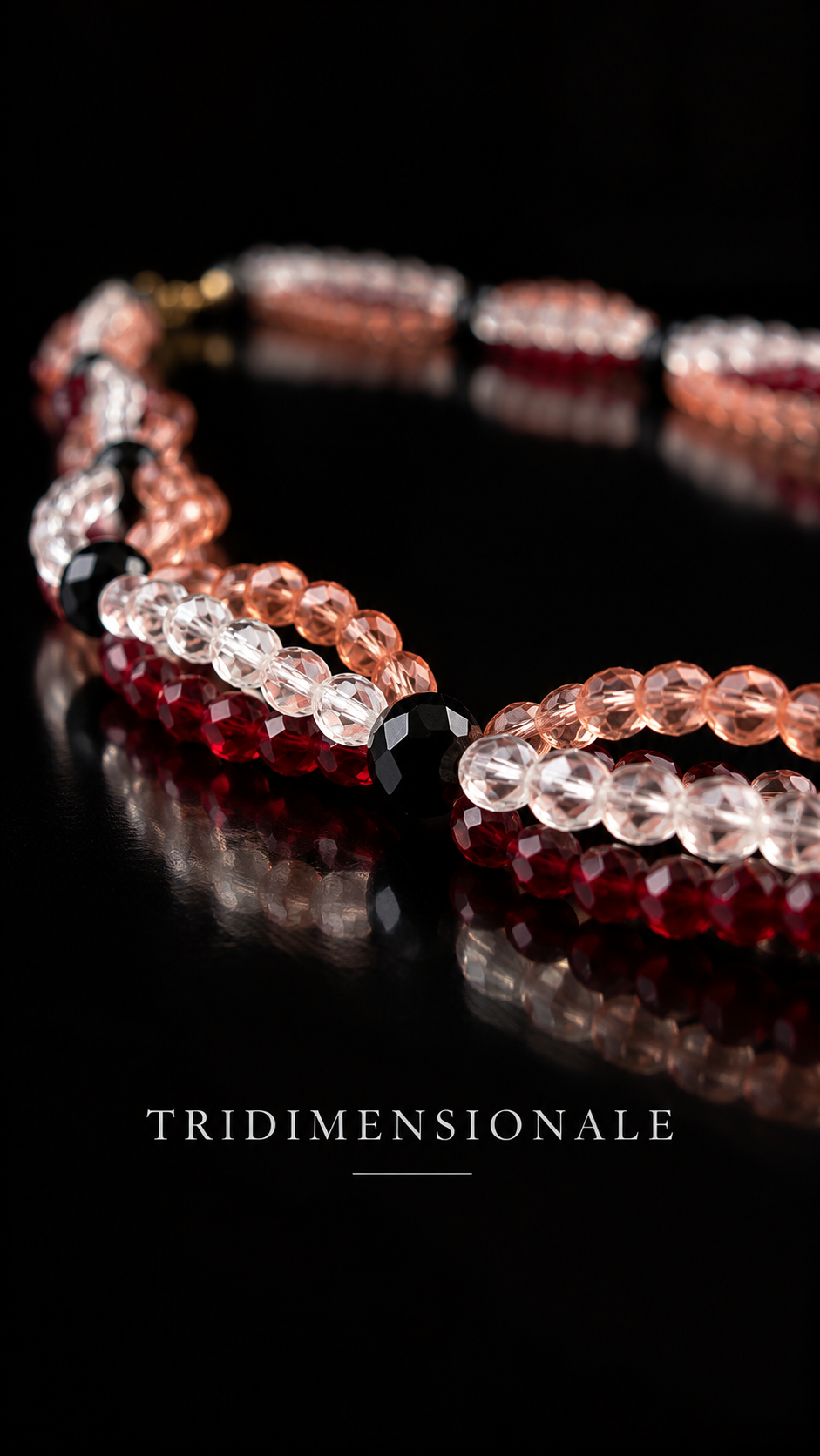 Collana architettonica a tre fili di perle di vetro sfaccettato rosa, rosso granato e trasparente