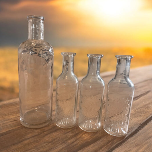 Set n. 4 bottiglie vintage da farmacia in vetro