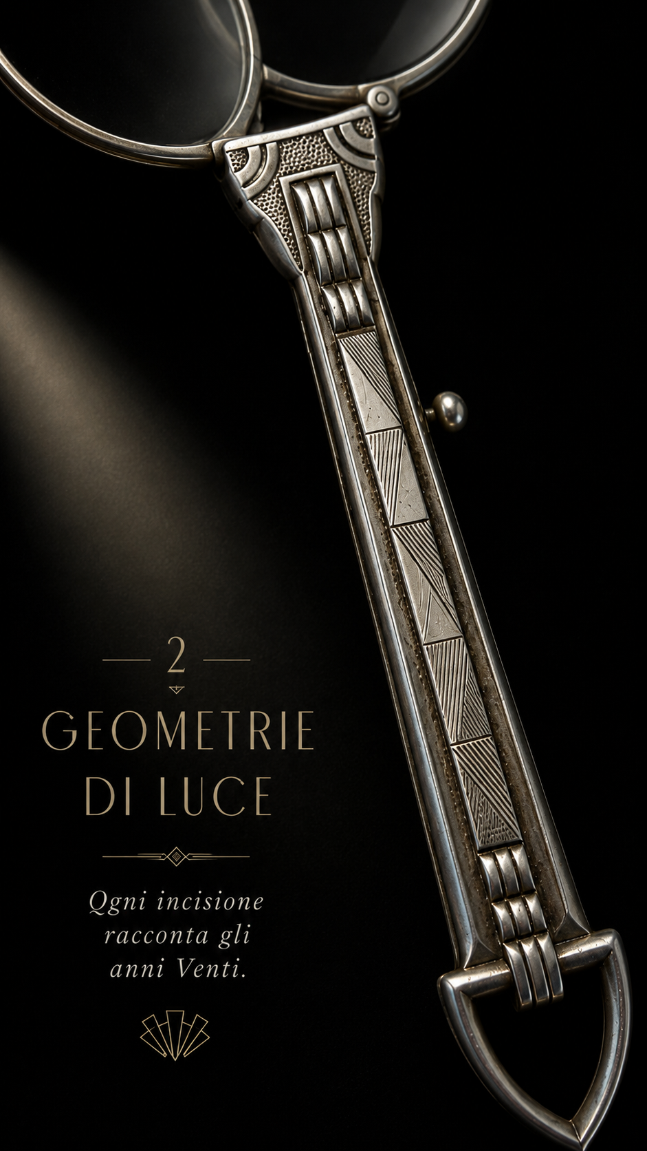 Antichi occhiali da lettura “lorgnette” con prezioso decoro déco e meccanismo di chiusura
