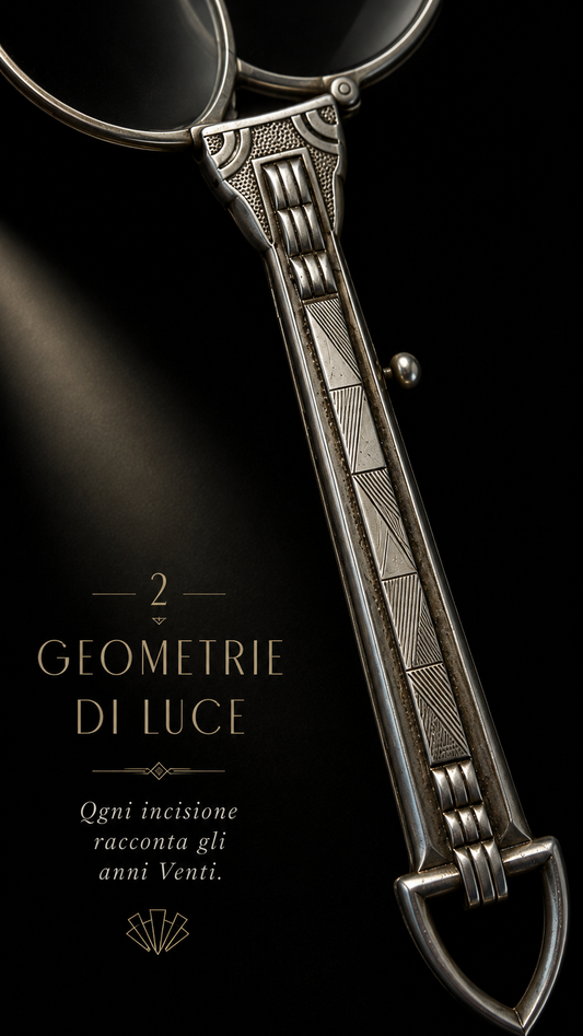 Antichi occhiali da lettura “lorgnette” con prezioso decoro déco e meccanismo di chiusura
