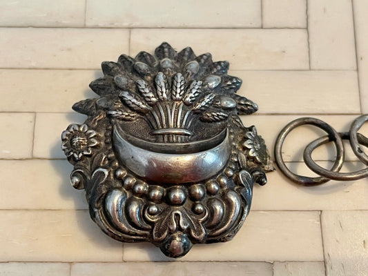 Chiusura per mantello in argento, francese, ca 1900