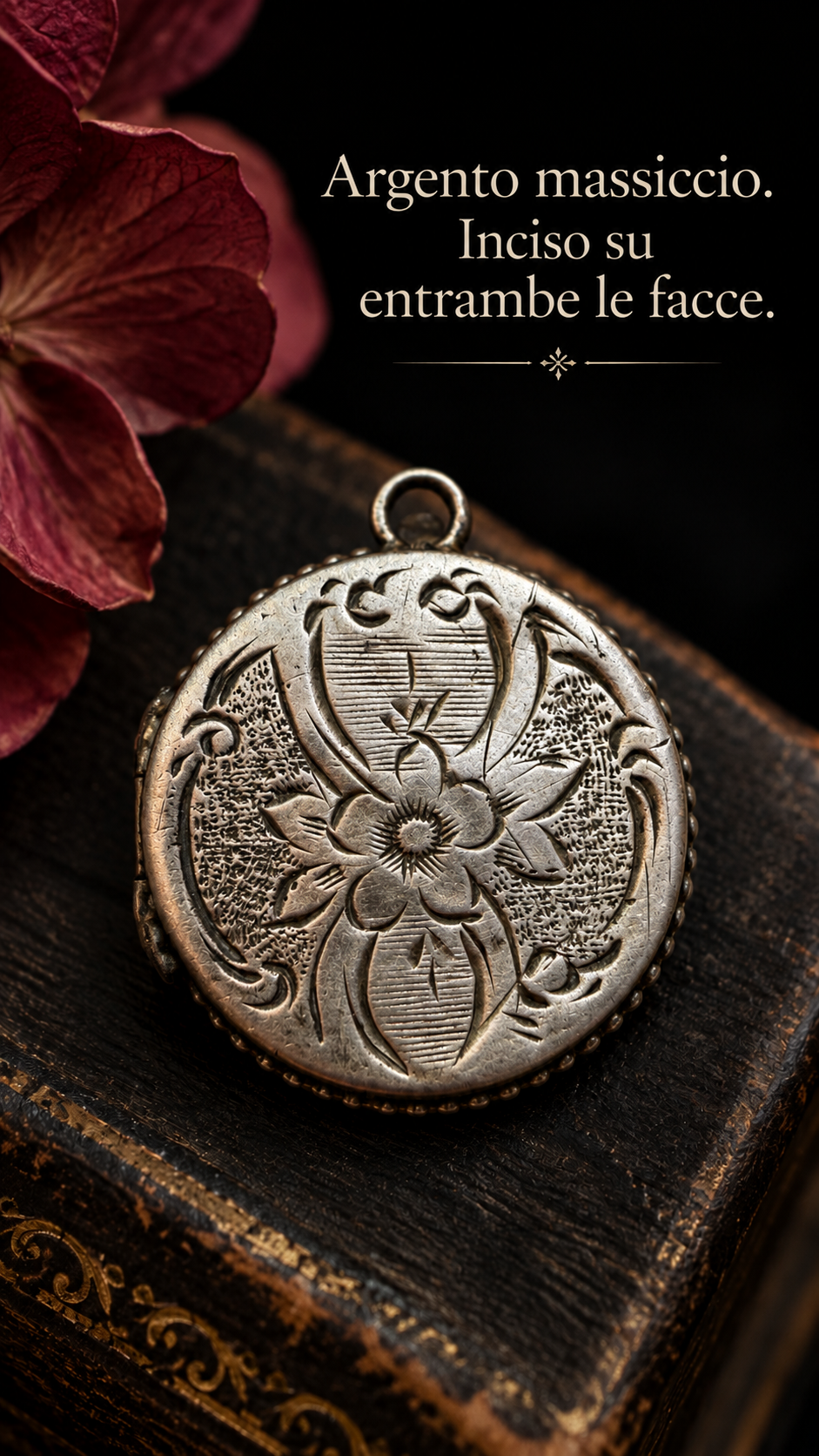 Antico locket in argento massiccio pendente porta foto inciso con foto epoca fine ‘800 primi ‘900