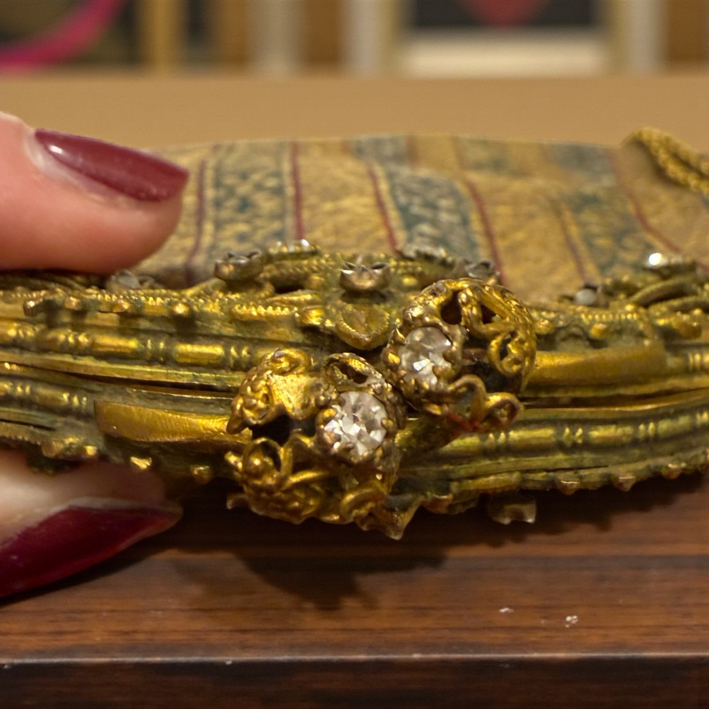 Borsetta gioiello da sera antica, 1900-1915, completa di accessori interni coordinati