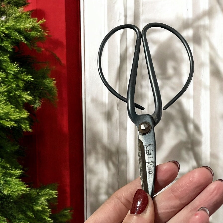 Tris antiche forbici, due da bonsai, Giappone