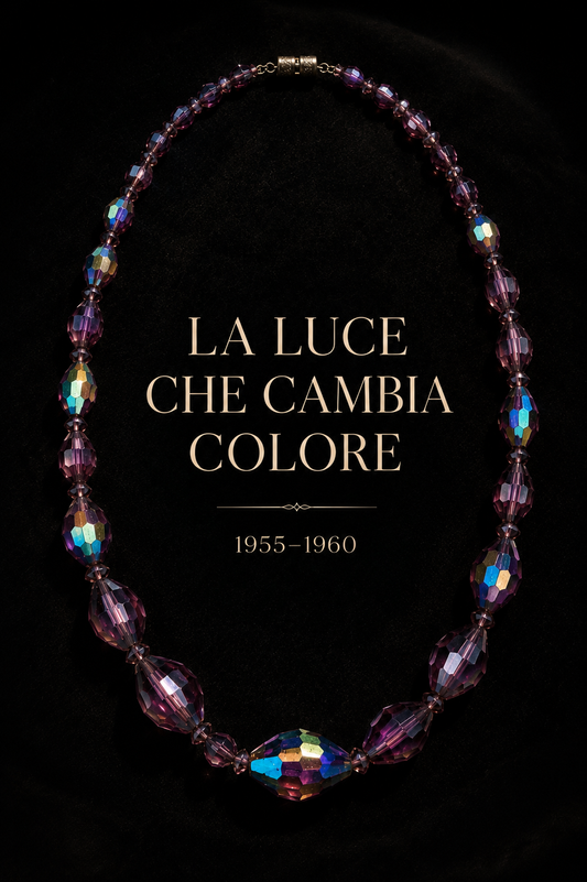 Collana con perle in vetro sfaccettato degradé color malva e finitura aurora Borealis