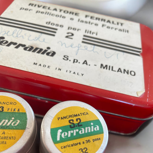 Lotto Scatole anni 50 latta Ferrania studio fotografico