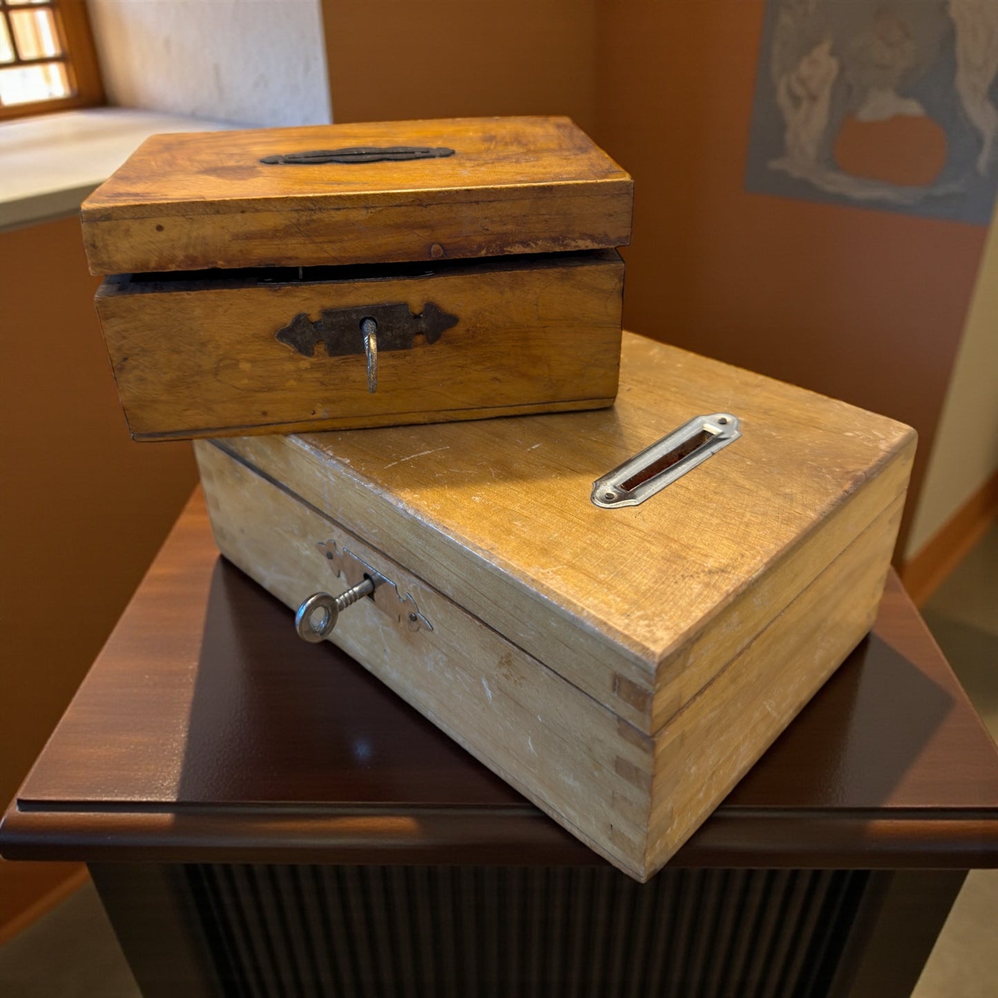 Tre cassette da offerta complete di chiave e serrature