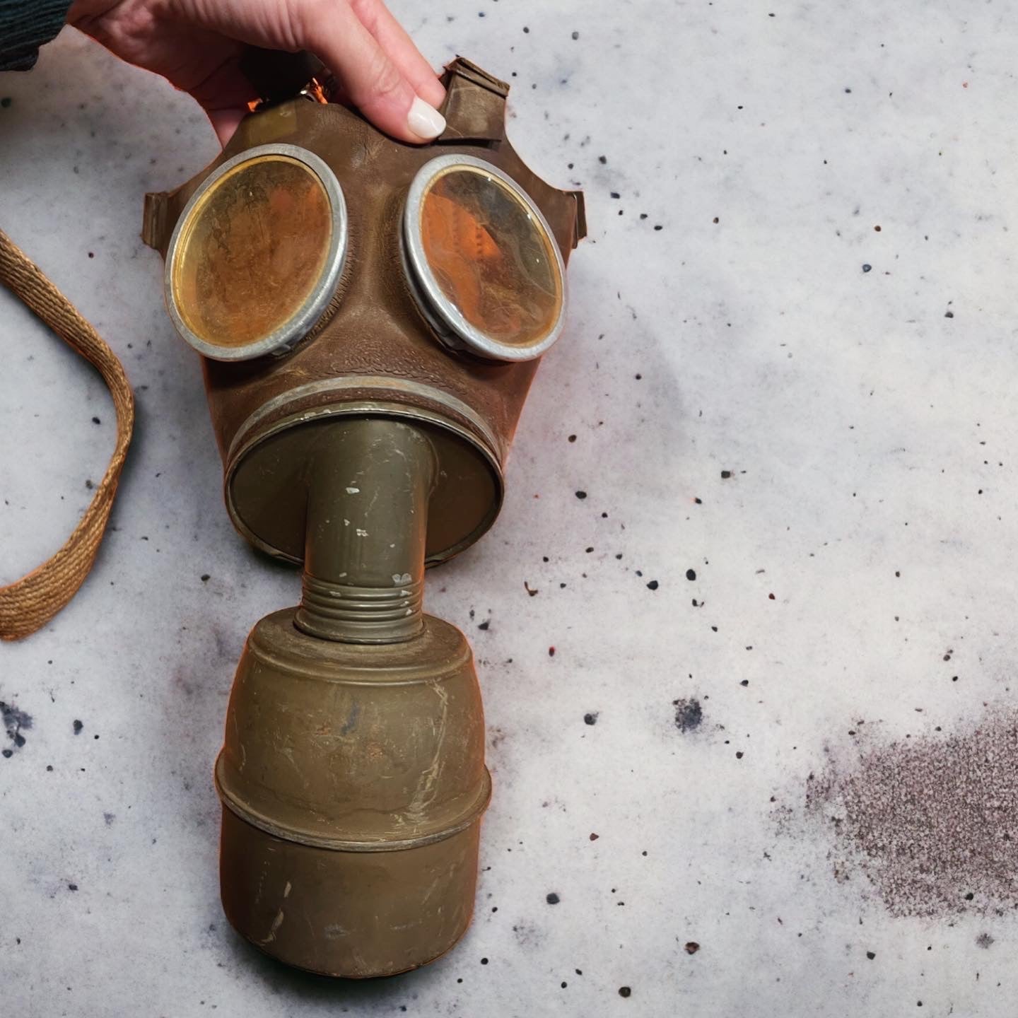 Gas mask with case 1938