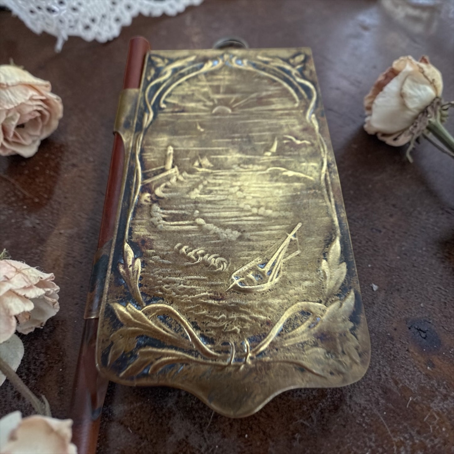 Carnet de bal giapponista da chatelaine con blocco e matita coevi, fine ‘800-primo ‘900