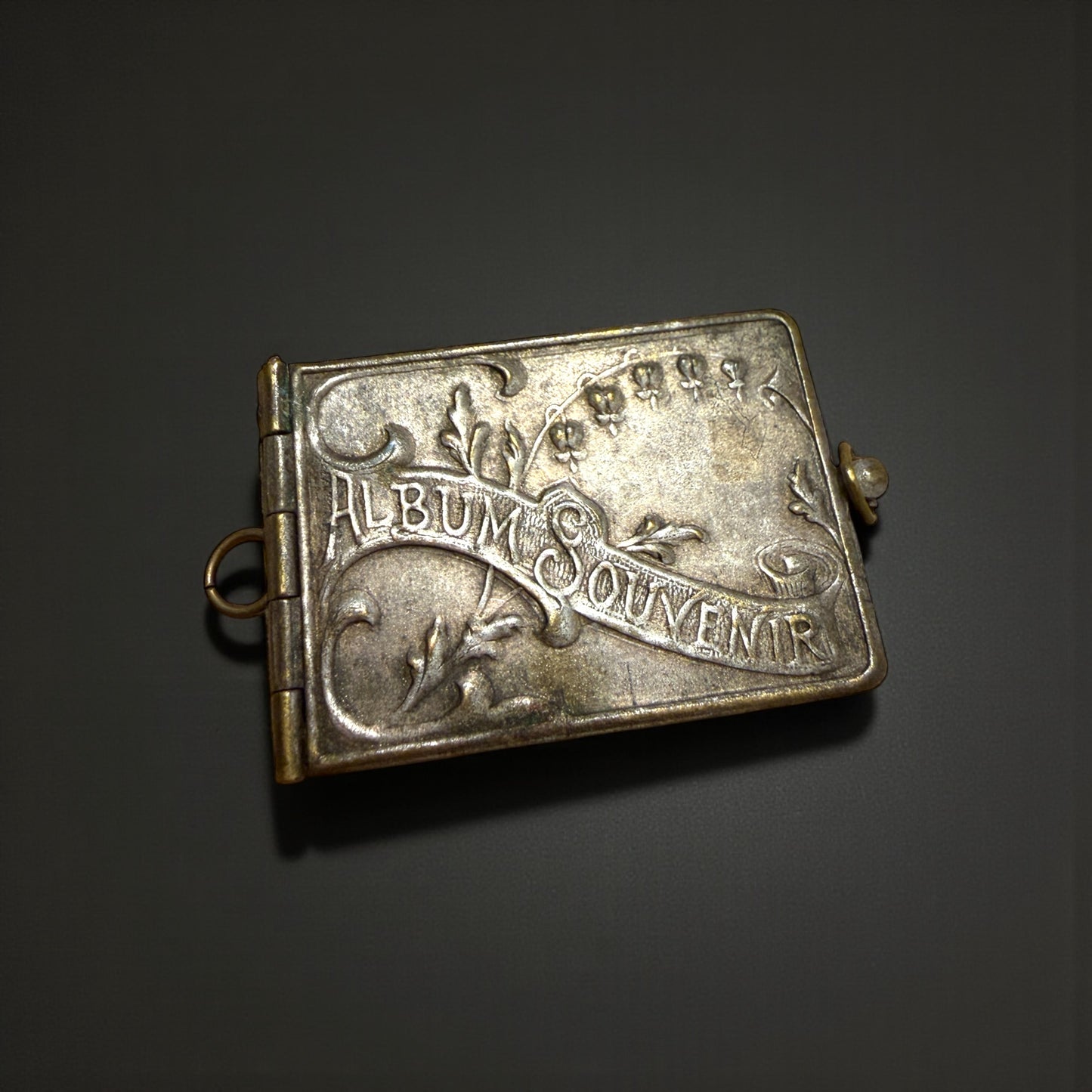 Gioiello pendente, rarità d’epoca, anni 10 20 libro in miniatura con fotografie Algeri