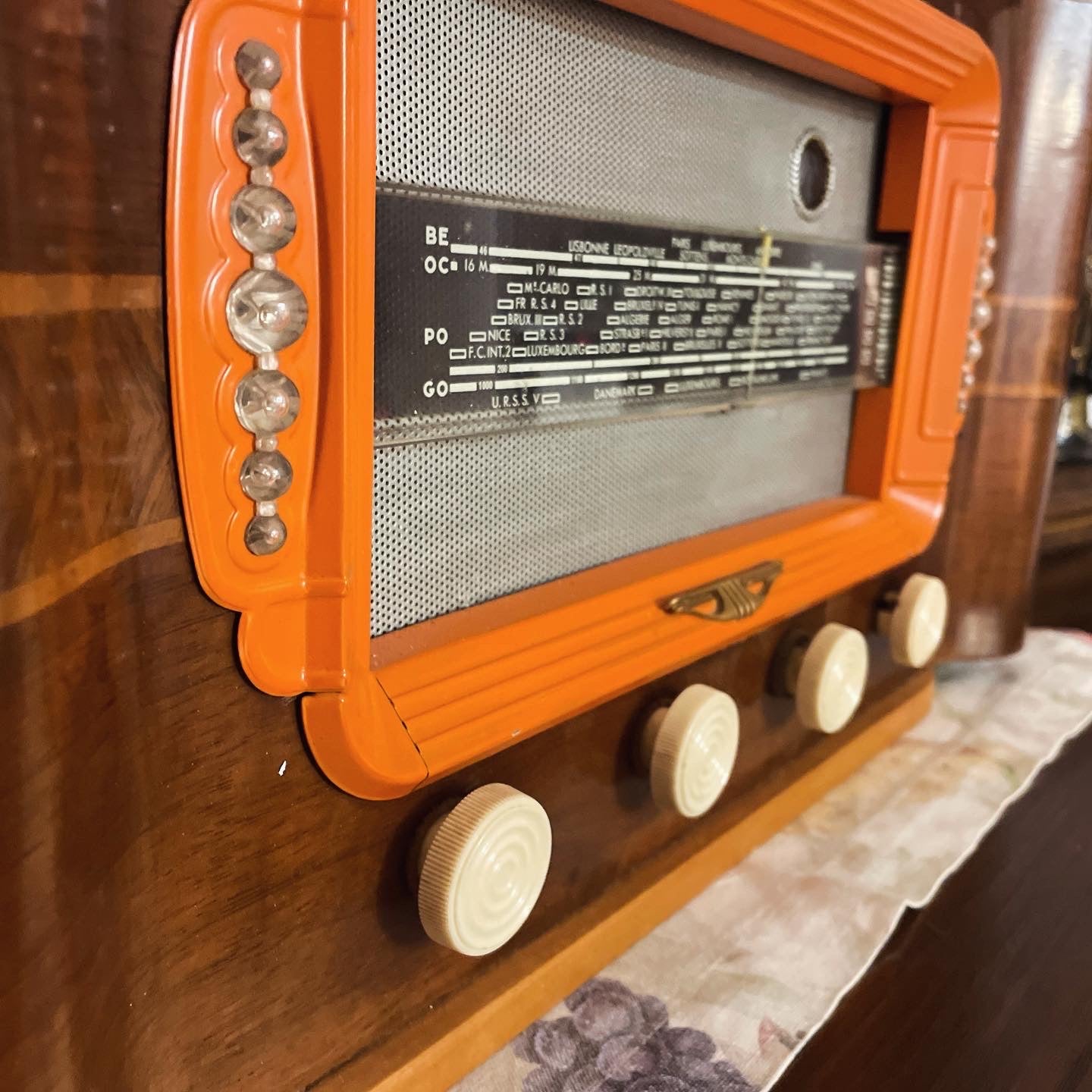 Large 50s modern radio