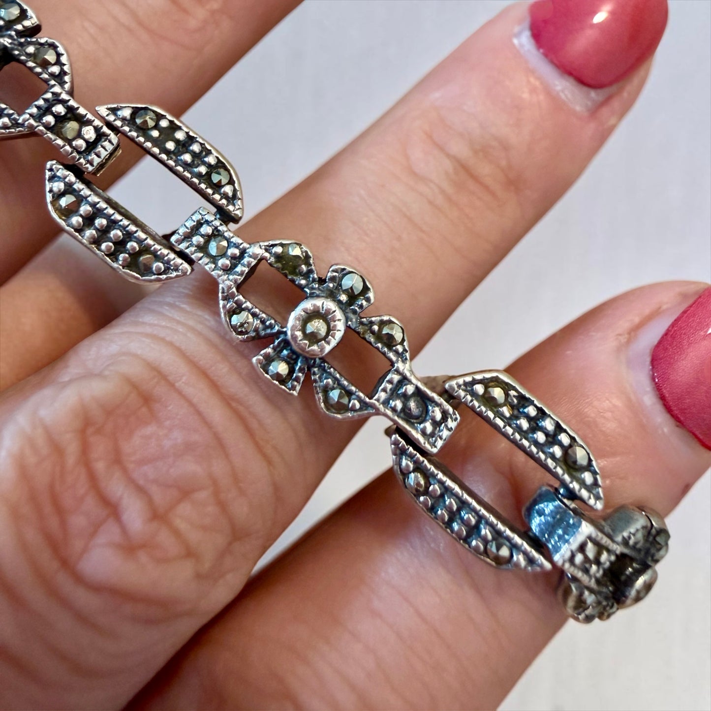 Bracciale art déco revival in argento e marcasiti con catenella di sicurezza