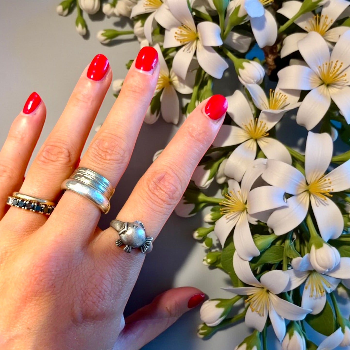 Anello in argento artigianale anni ‘60 con pesciolino