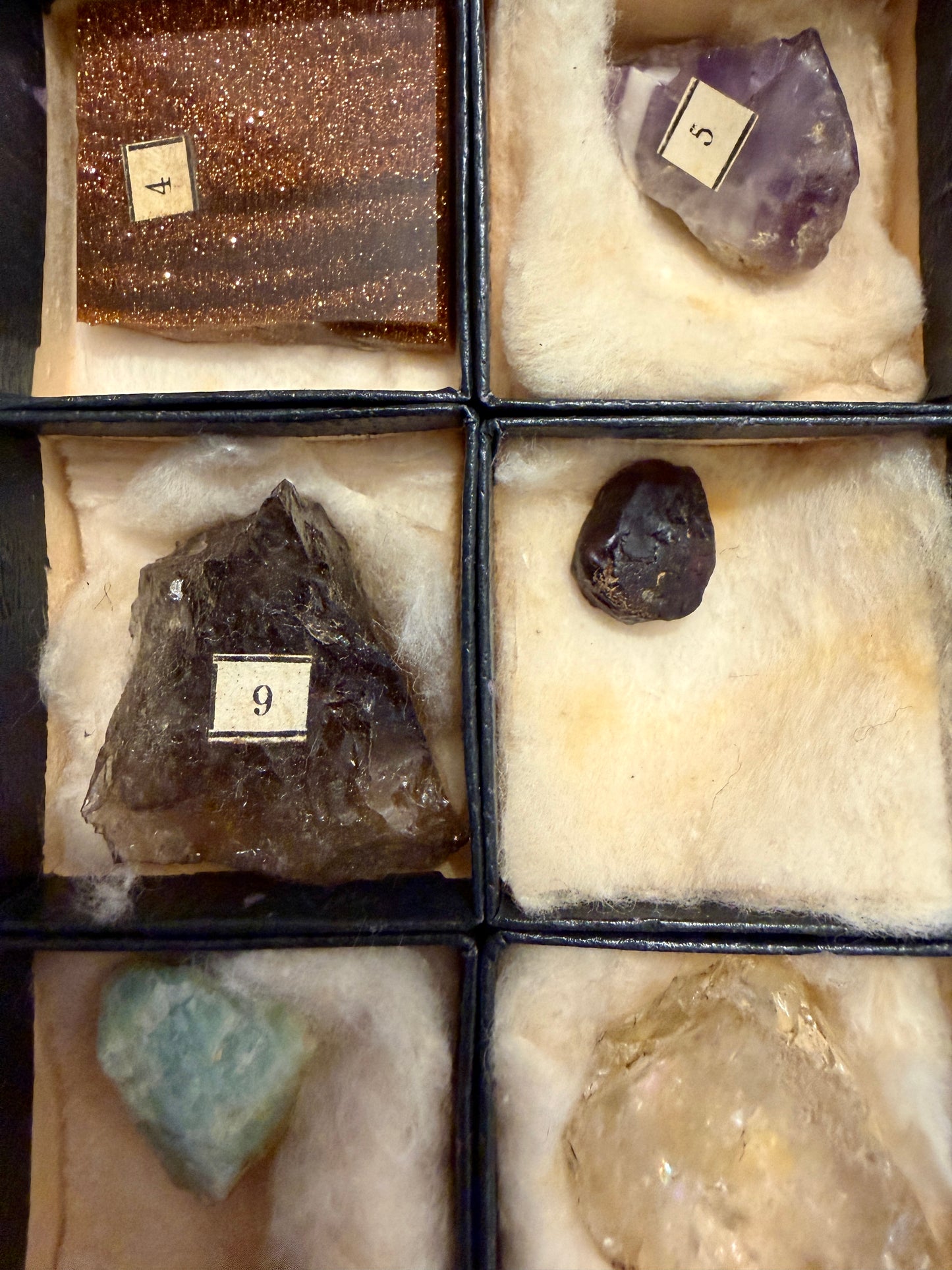 Splendido cofanetto di mineralogia di primo novecento didattico, completo con 15 pezzi