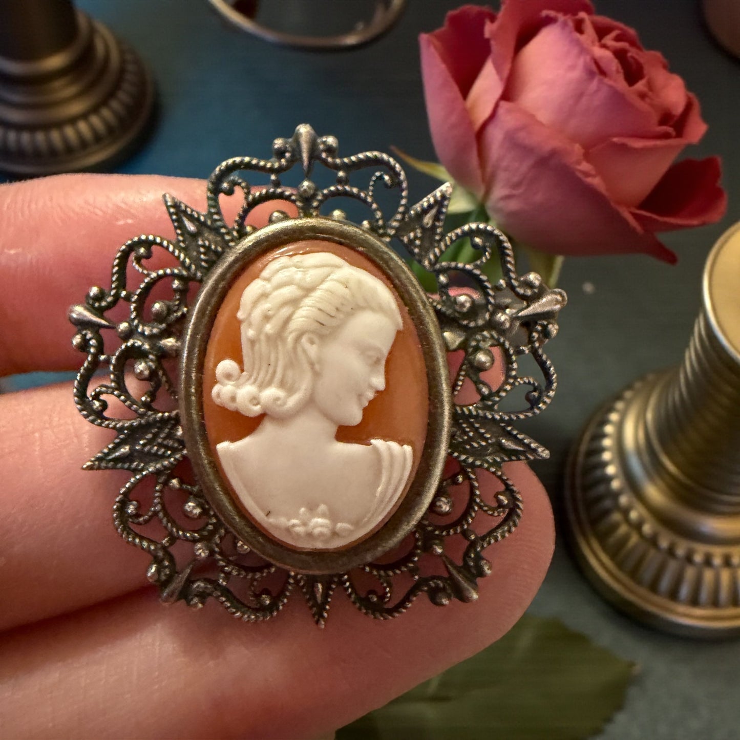 Spilla da collo broche du cou cammeo e filigrana d’argento, primi decenni ‘900