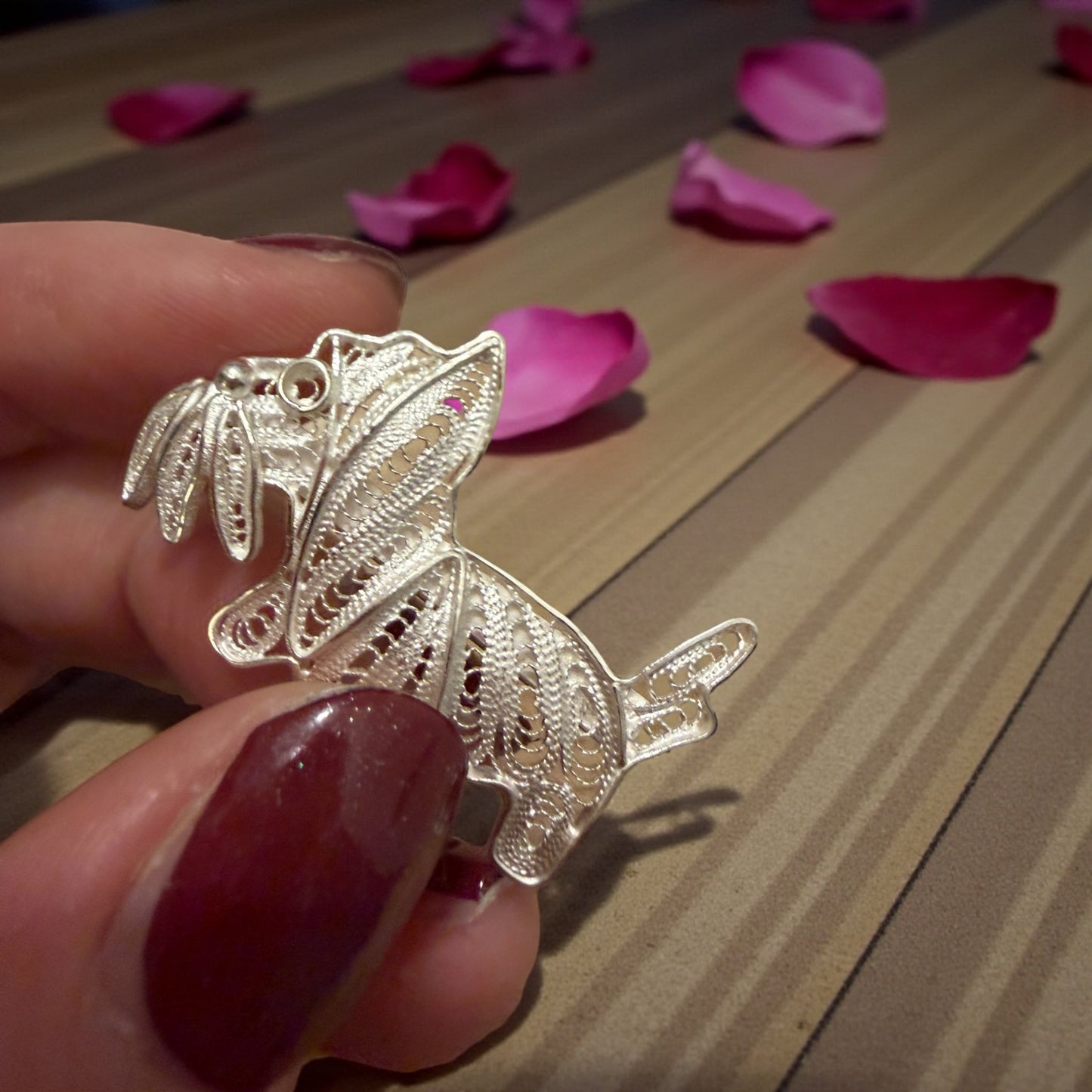 Spilla vintage italiana in filigrana d’argento a guisa di cagnolino