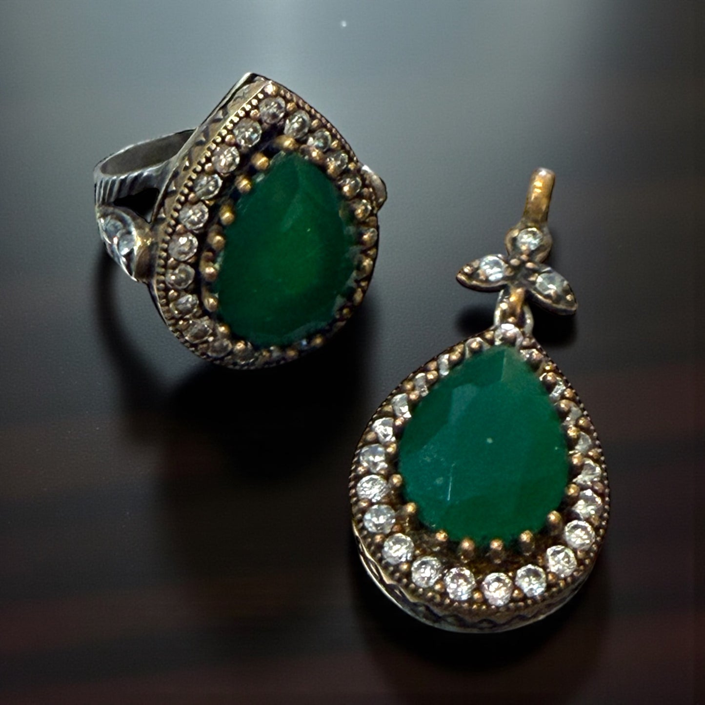 Set gioielli anello e pendente coordinati, fattura turco-ottomana, argento e ottone