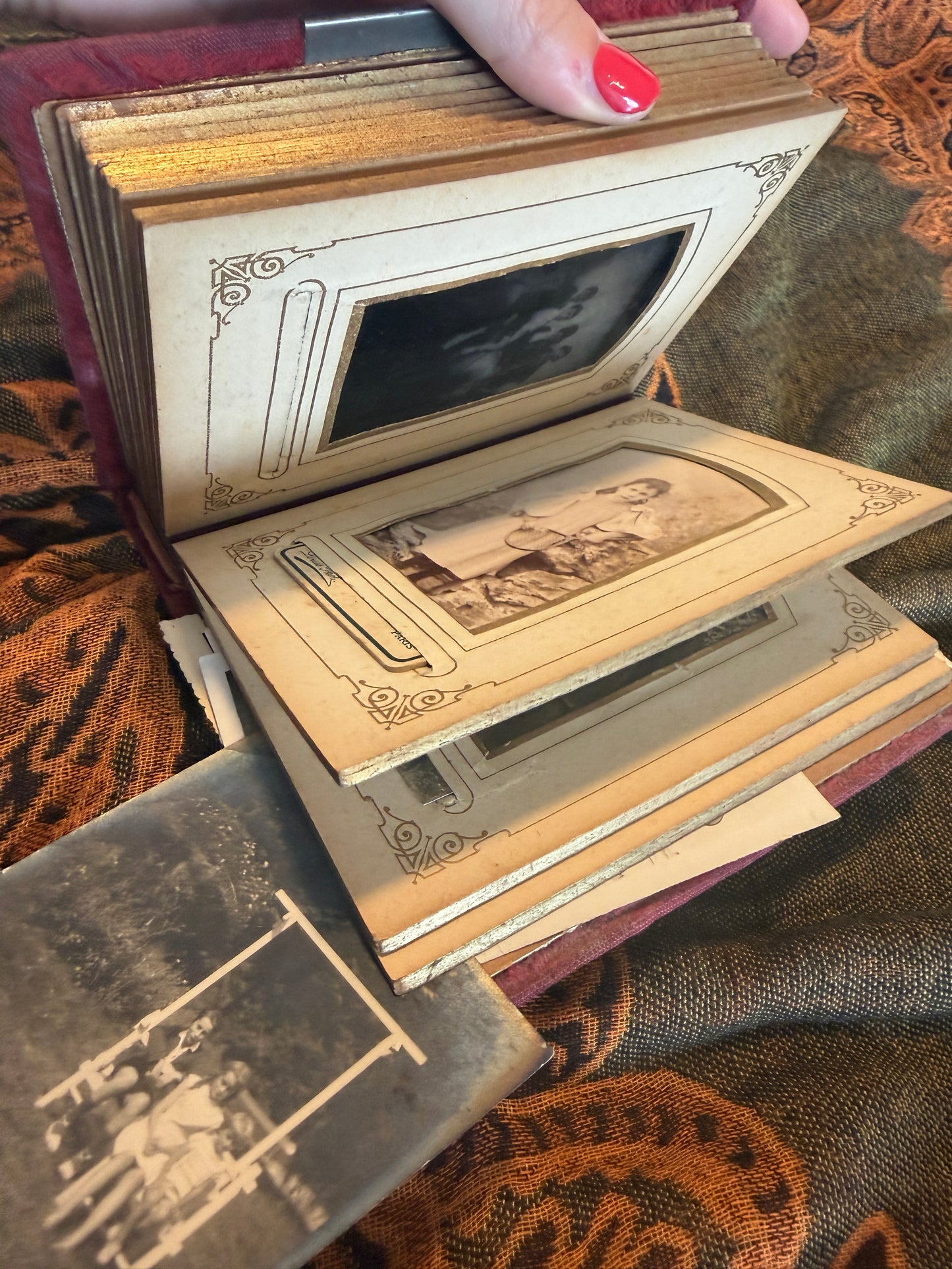 Antico album fine ‘800 completo con 24 foto d’epoca 1890-1915 + 7 sciolte