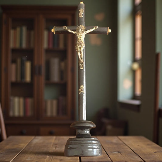 Croce da cappella in legno ebanizzato con Cristo e teschio e tibie