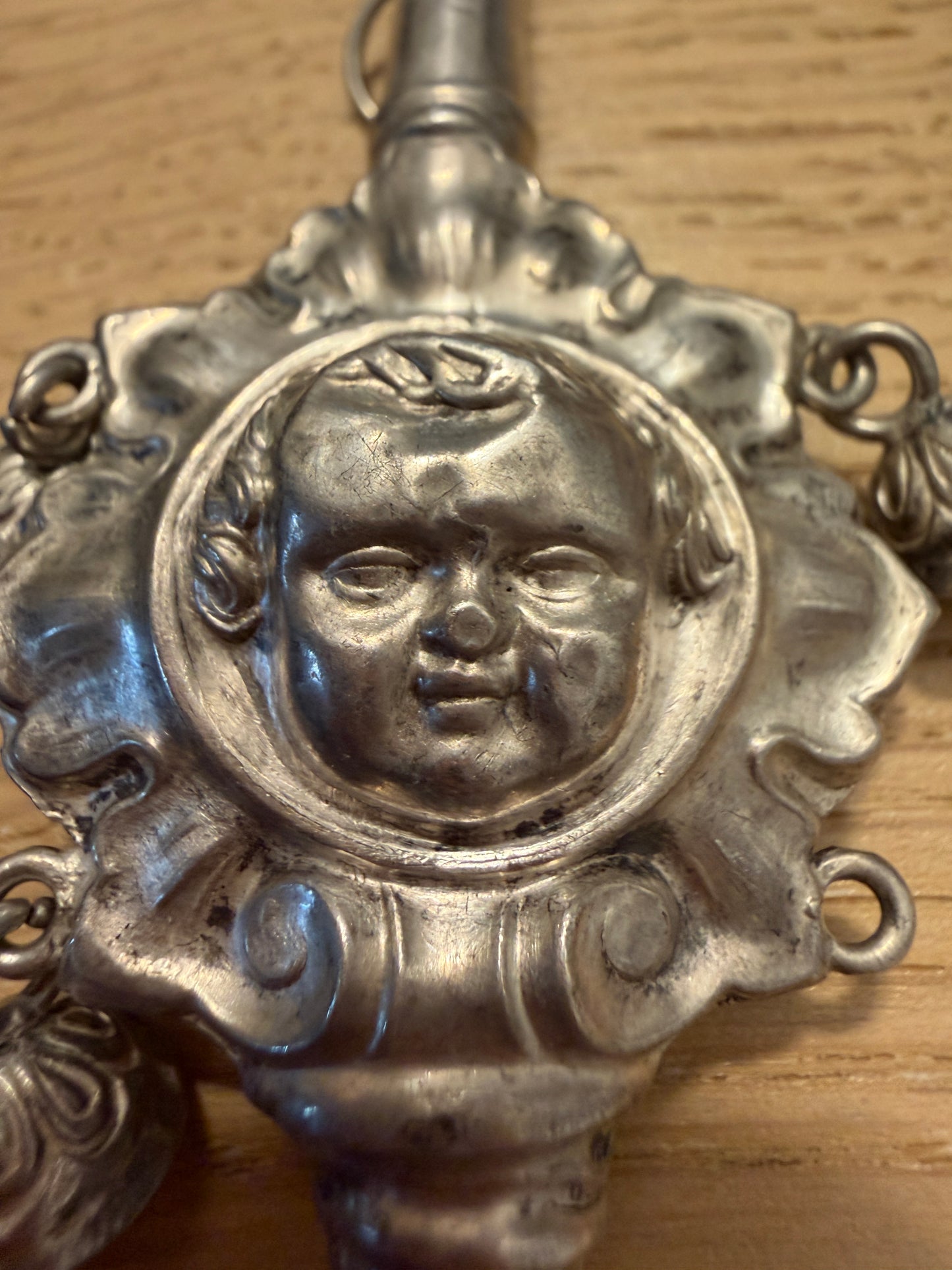 Amuleto/gioco da culla in argento con sonagli, seconda metà ‘800, molto raro